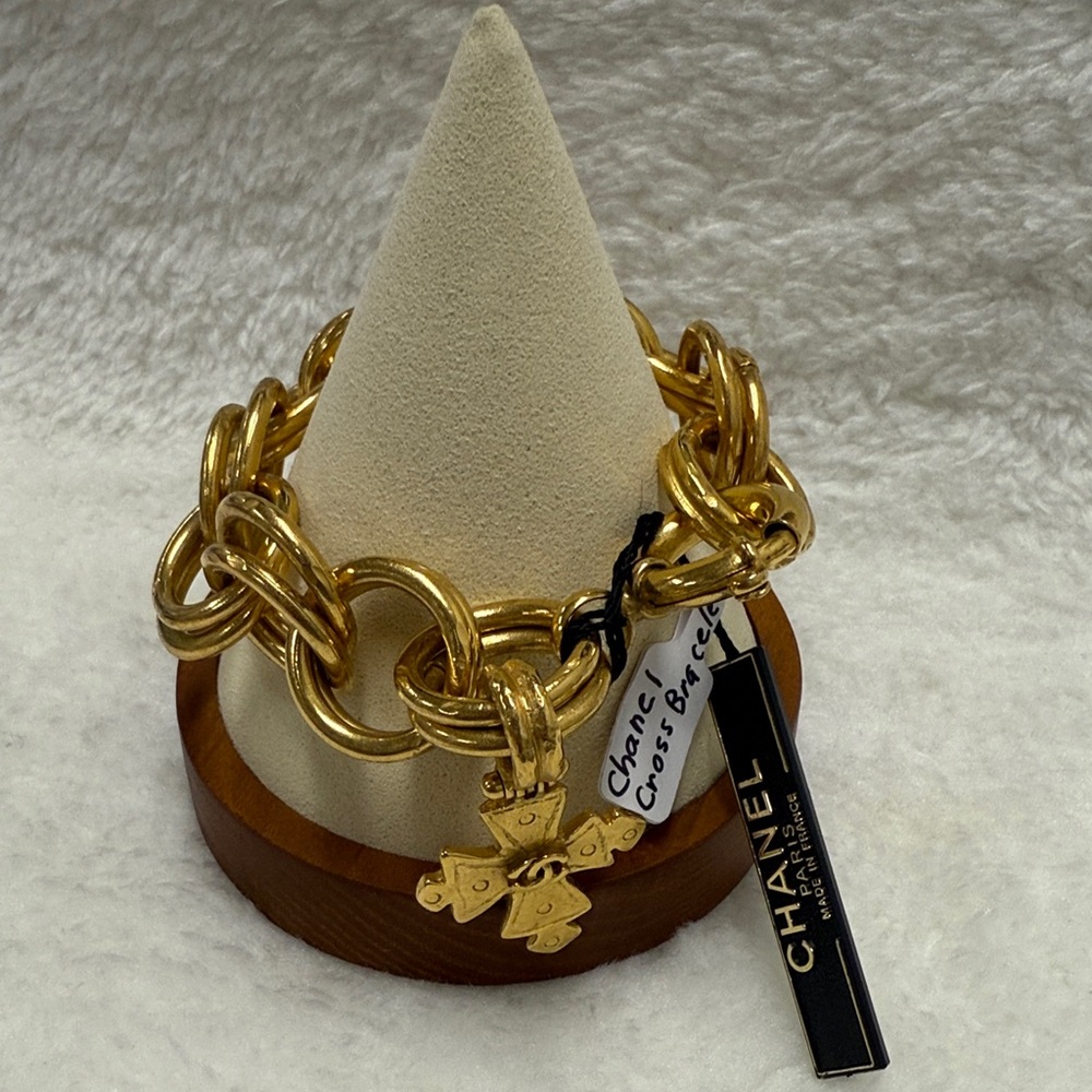 CHANEL 24k gold plated double ring link bracelet.